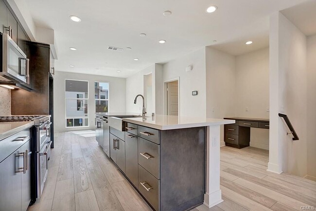 Building Photo - 683 W 17th St