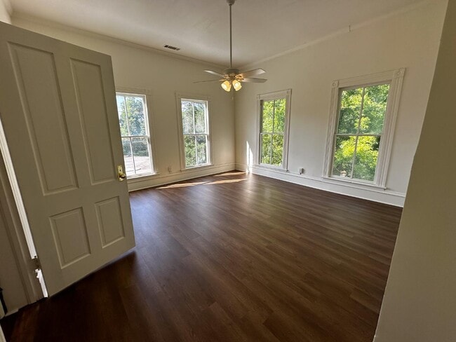 Building Photo - 210 E Ogeechee St