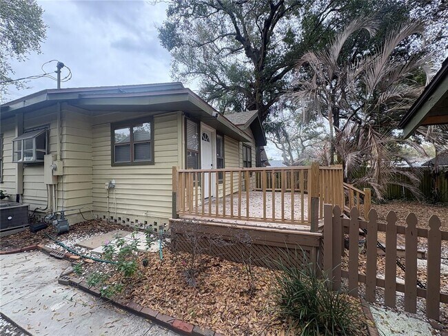 Building Photo - 745 Vistabula St