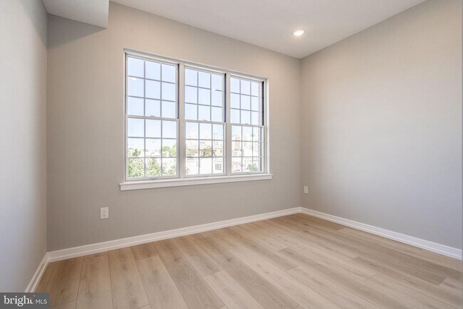 Building Photo - 713 S Mildred St
