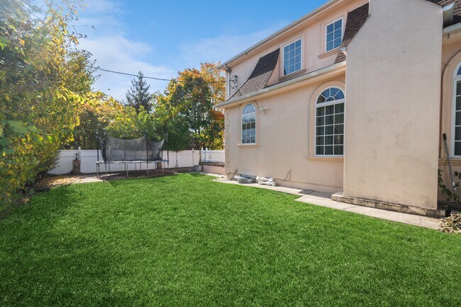 Building Photo - 53 Edward Ave