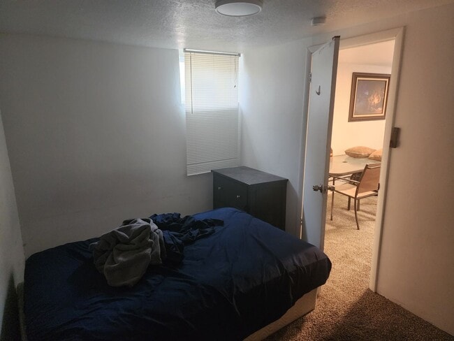 Building Photo - Charming basement apartment