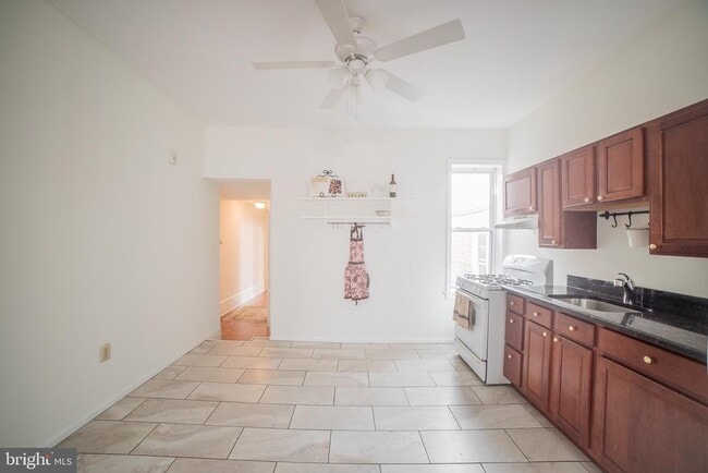 Building Photo - 2422 Poplar St