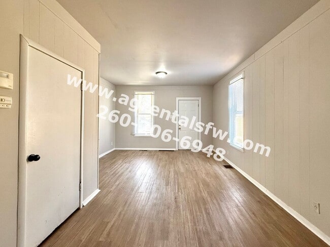 Building Photo - 2 Bedroom House