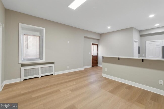 Building Photo - 417 W Elm St