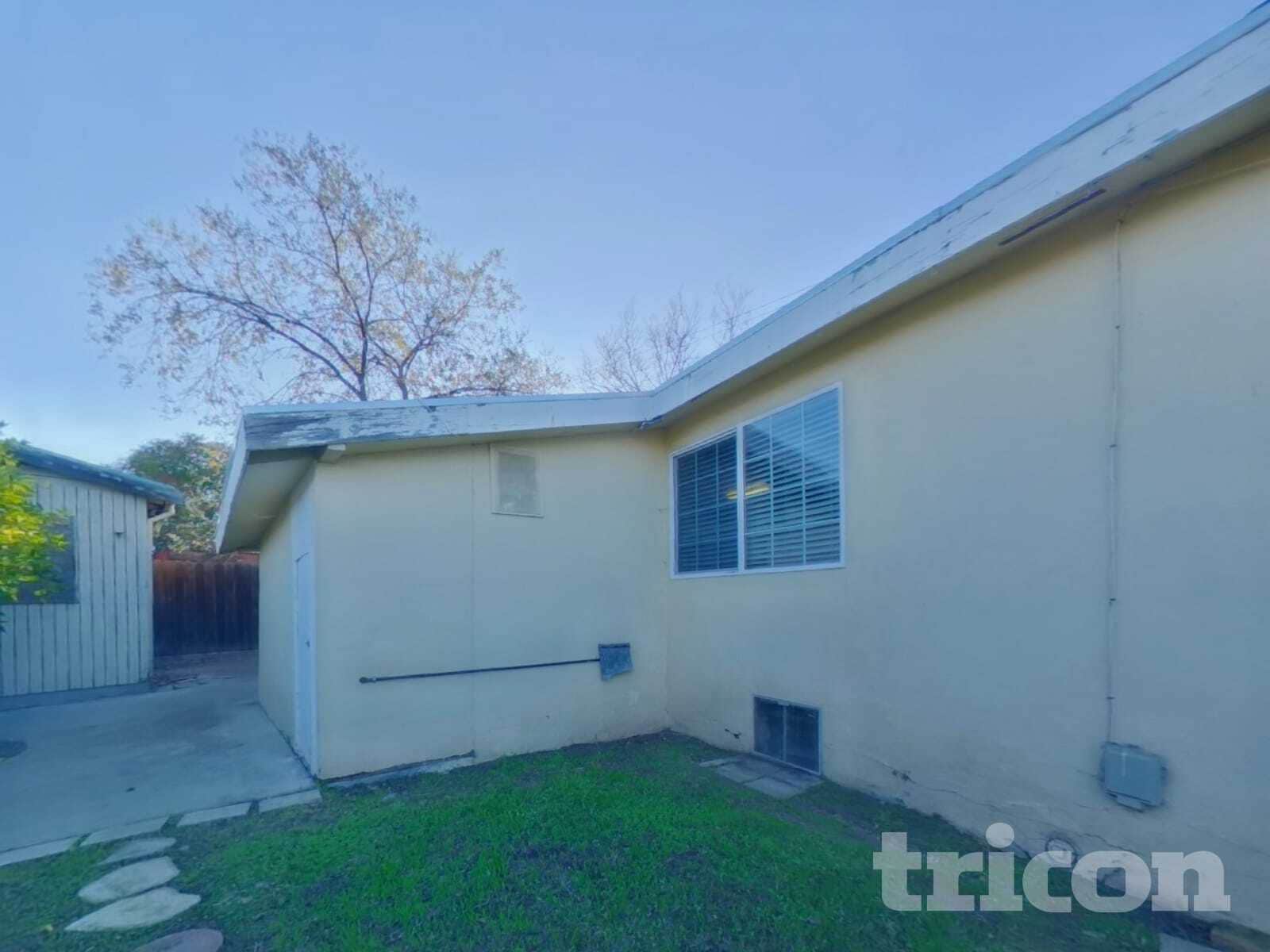 Building Photo - 304 Robert St