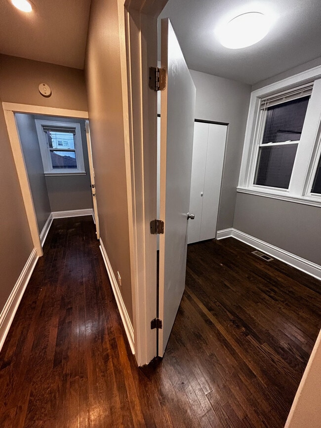 Building Photo - 5653 N Talman Ave