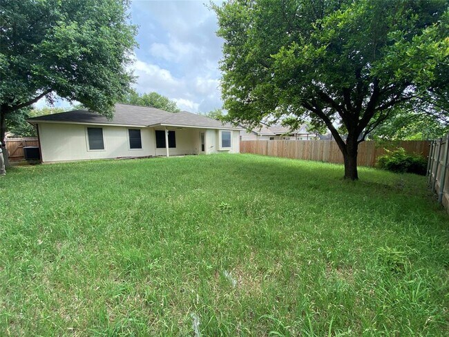 Building Photo - 2402 Hallie Ln