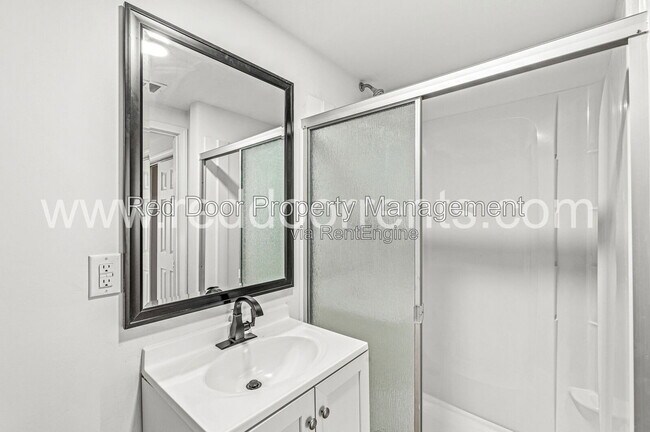 Building Photo - 1037 W 30th St