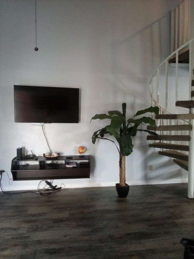 Building Photo - Golf Colony VII Unit 20 J