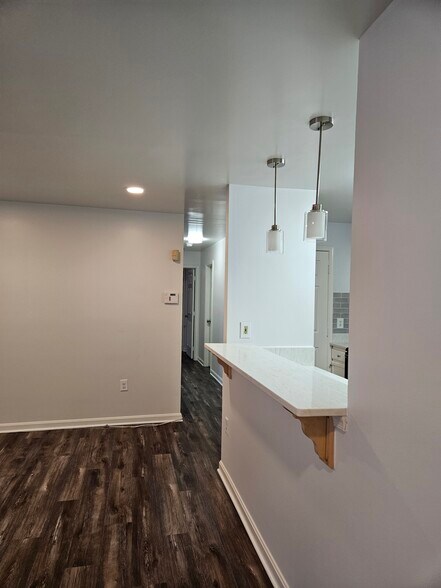 Building Photo - 2040 Alice Ave