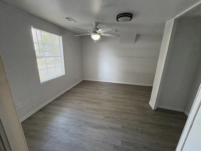 Building Photo - For rent minutes from Downtown Lakeland