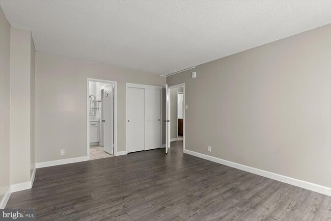 Building Photo - 5500 Friendship Blvd