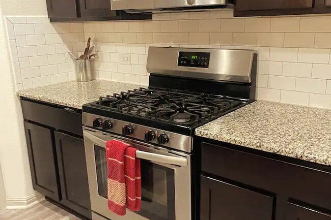 Modern Granite Counter - 18412 Anicio Gallo Dr