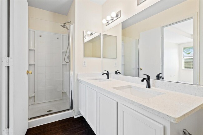 Building Photo - 12856 Gillon Dr