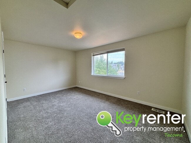 Building Photo - Newly Updated 5-Bedroom Home in Quiet Span...