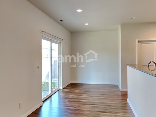 Building Photo - 2783 Moore St