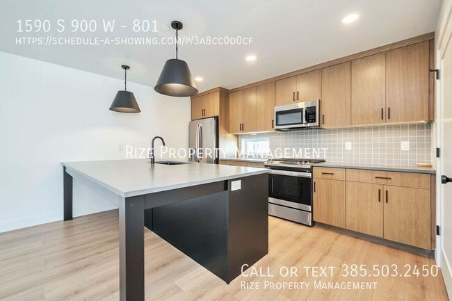 Building Photo - 1590 S 900 W