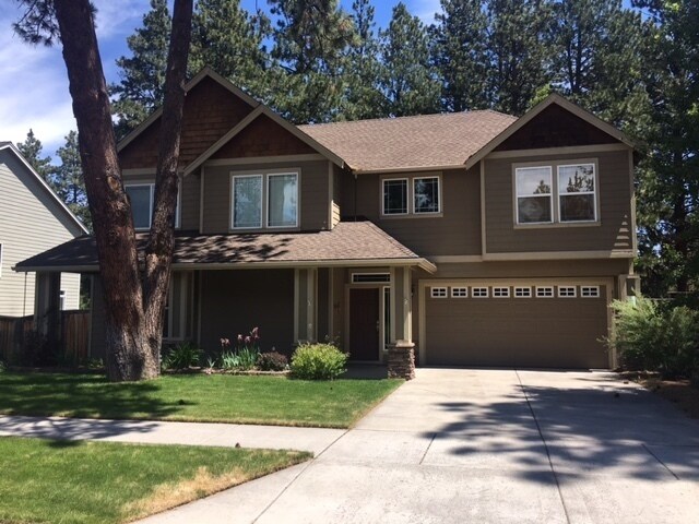Primary Photo - Large home SW Bend