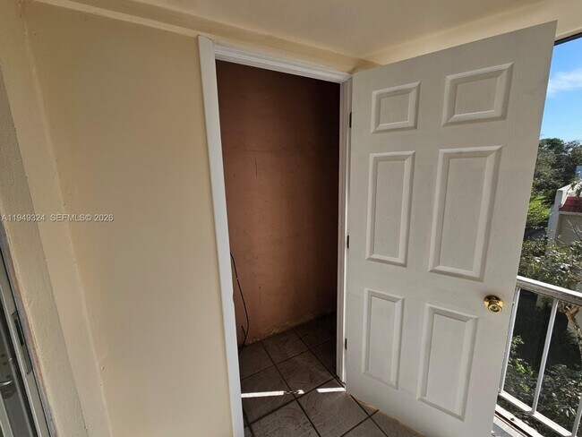 Building Photo - 642 NW 13th St