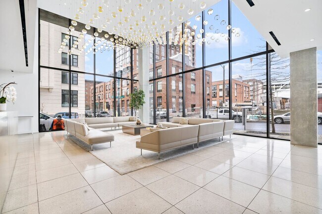 Building Photo - The Vista - 2 bed/2.5 bath Pearl District Condo w/parking/storage/concierge/most utilities/amenities