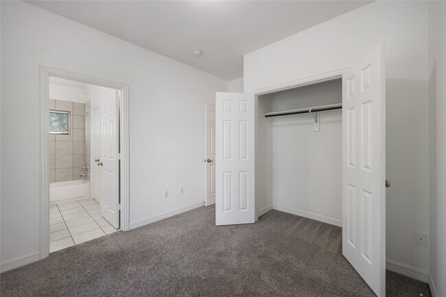 Building Photo - 8710 Knox St