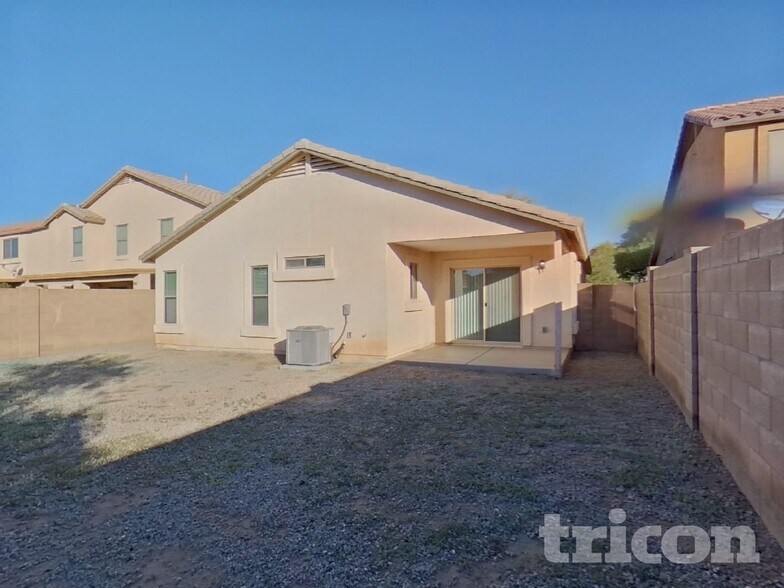 Building Photo - 40399 W Thornberry Ln