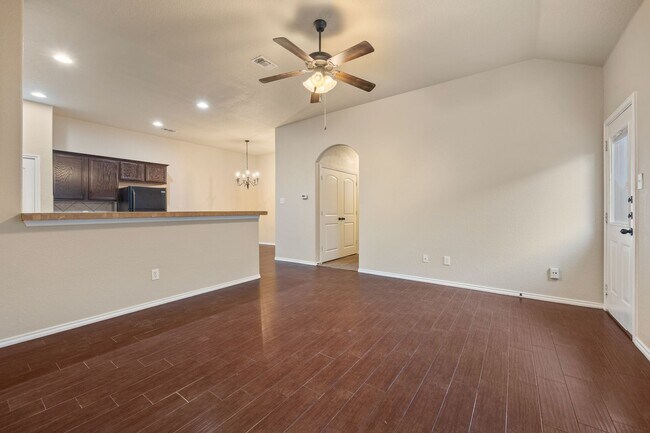Building Photo - Beautiful 3 Bedroom Duplex in New Braunfels!!!