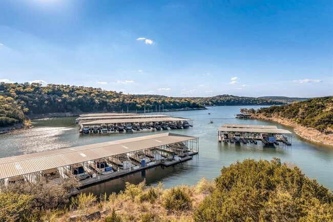 Building Photo - 303 Highland Village Cove