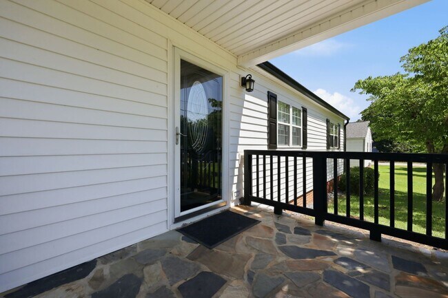 Building Photo - Modern Updates in this Classic 3bedroom/2.5 Bath Home in Erwin