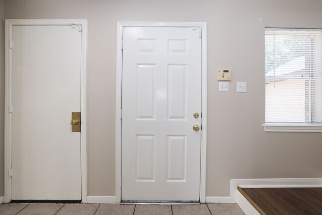 Building Photo - 15422 Ferness Ln