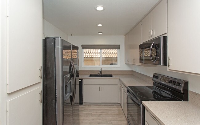 Building Photo - Condo on Beautiful Carlsbad Lagoon!!