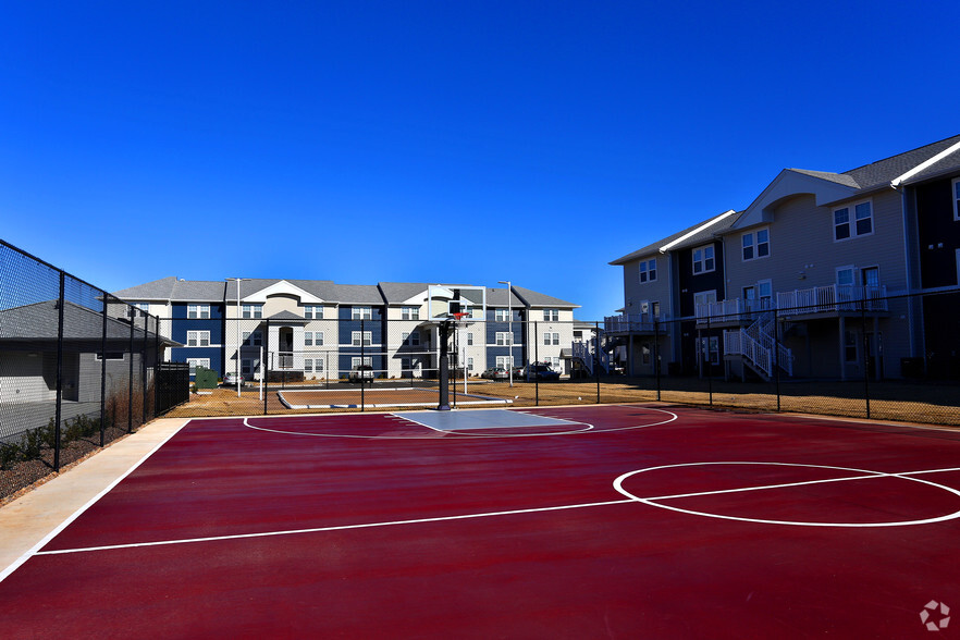 Building Photo - The Avenue at Norman