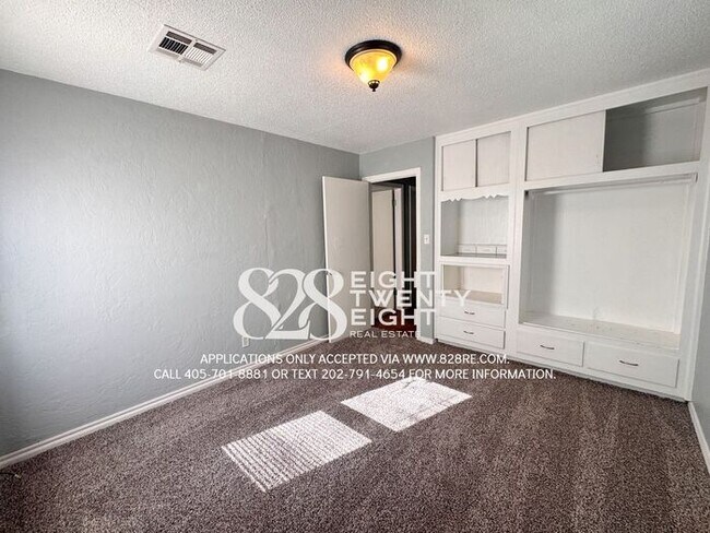 Building Photo - 1/2 OFF 1ST MONTH'S RENT! 3 Bed/1 Bath Single Family Home Available Now! Within 5 miles of TAFB!