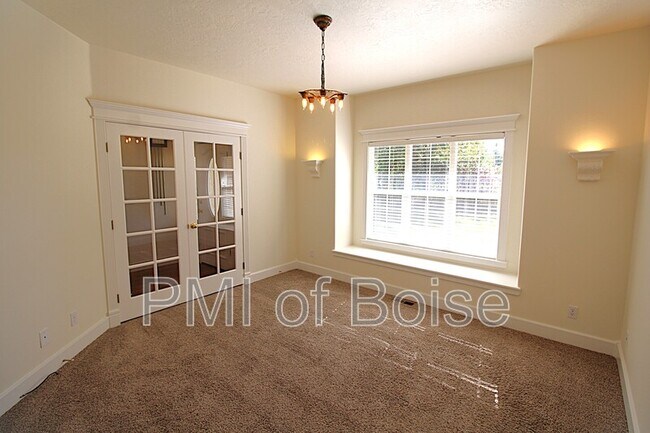 Building Photo - 85 S Linder Rd