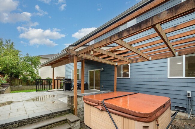 Building Photo - Beautiful Craftsman home available for ren...