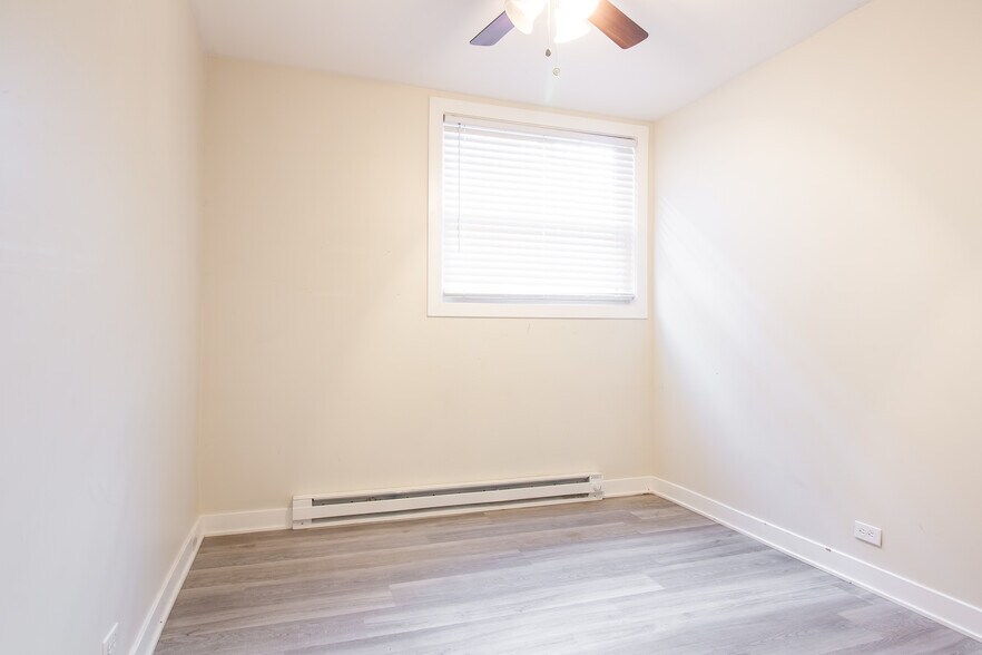 Building Photo - 730 W Roscoe St