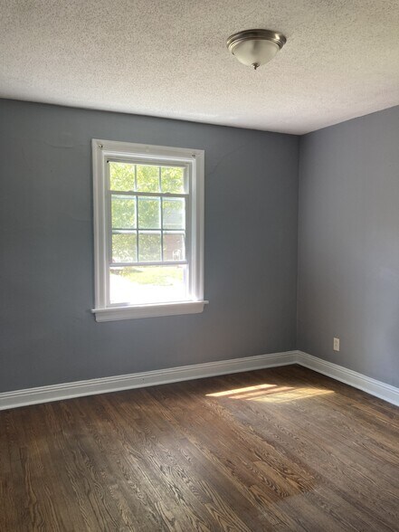 1st Bedroom - 324 Newell Dr