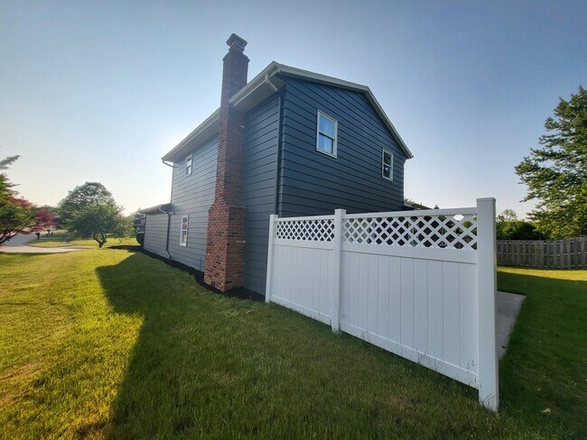 Building Photo - 275 Brad Dr