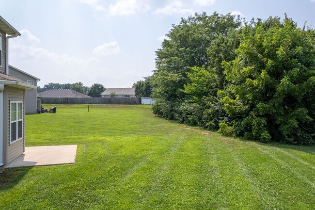 Building Photo - Huge 3 Bedroom, 2 Bath Town Home in SW Col...