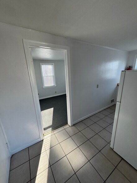 Building Photo - 142 Cayuta St