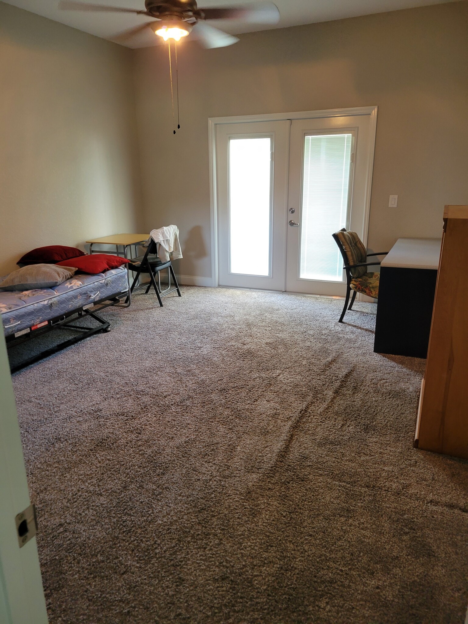 Master bedroom - 116 Sunrise Hill Ln