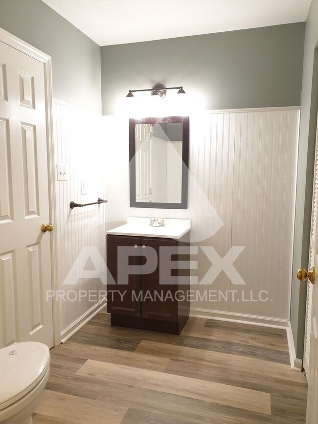 Building Photo - Beautiful 3 Bd 2.5 Ba Single Family Home in West Knoxville!!