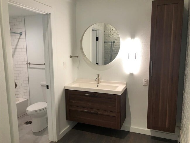 Building Photo - 102 E 2nd St