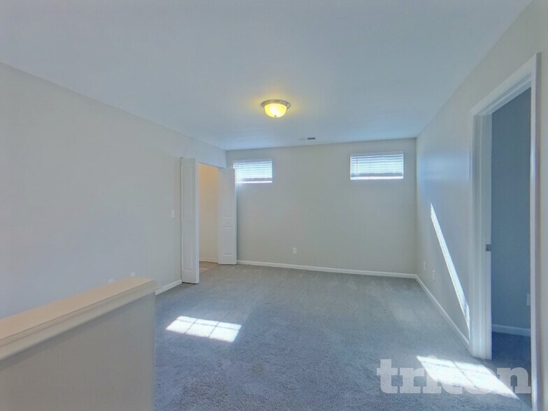 Building Photo - 377 Longfellows Ln