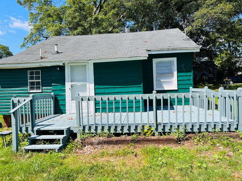 Building Photo - 106 Lester Ave