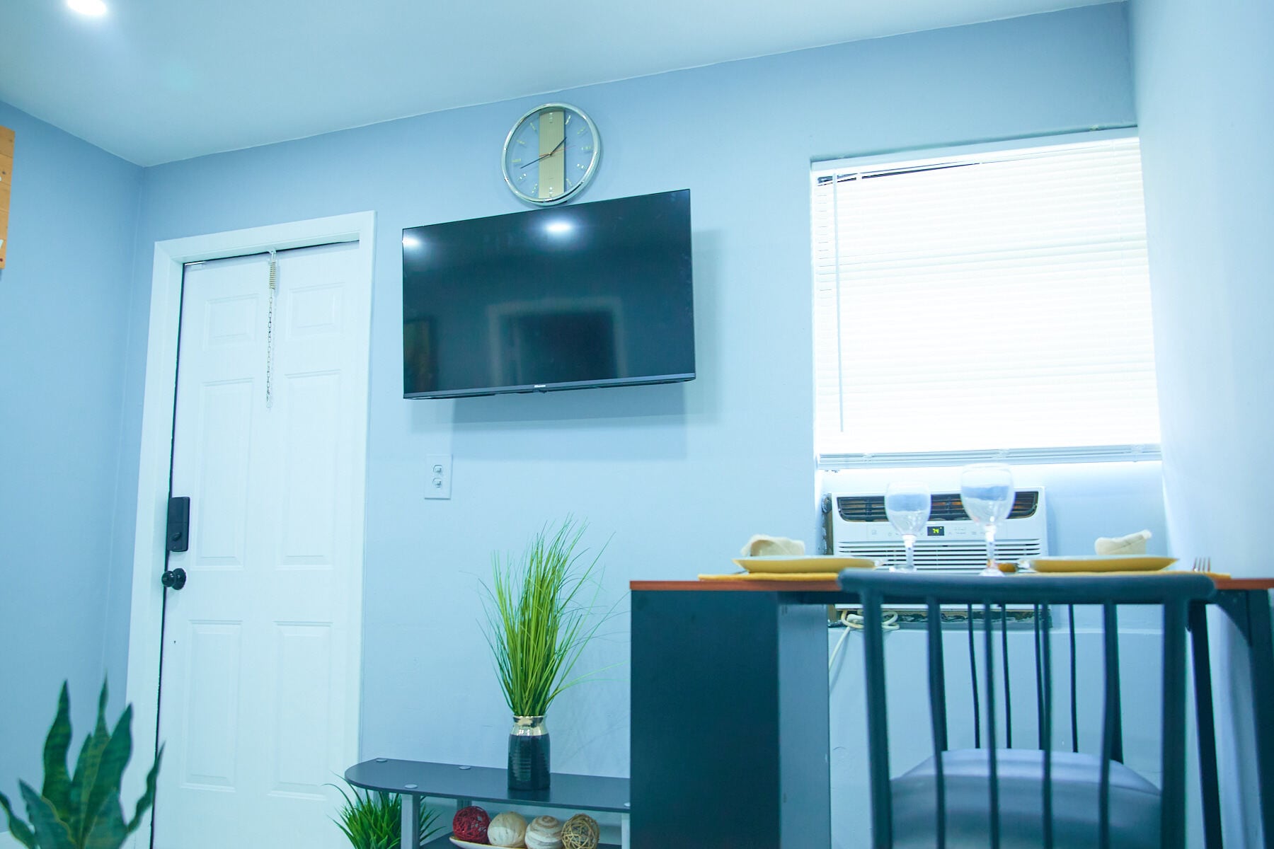 Building Photo - 414 N 60th Way