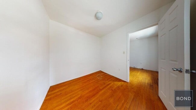 Building Photo - 139 E 12th St