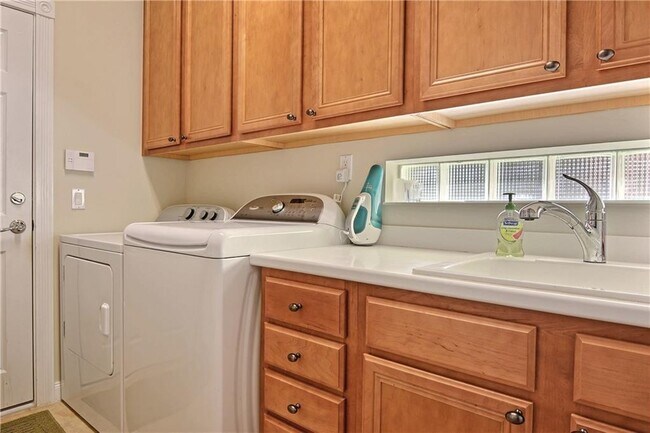 Building Photo - 5254 Eleuthra Cir