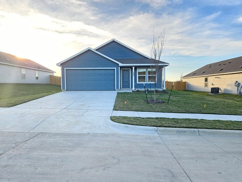 Front Elevation - 302 Asterwood Ln